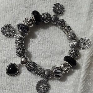 🦓🖤Genuine PANDORA Bracelet🖤🦓